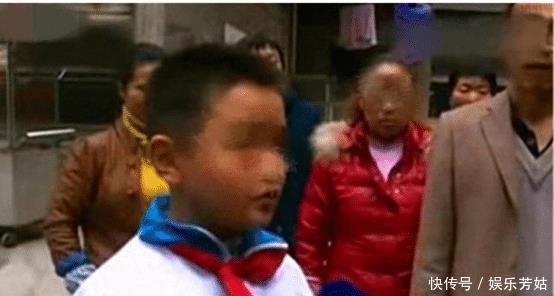孩子|小学生再遇碰瓷，老人家属要求赔偿2500元，孩子爸爸一口拒绝！