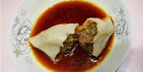  饺子馅|拌饺子馅时，先放盐还是油？大厨教你小秘诀，饺子更好吃，更入味