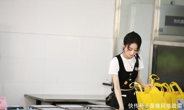  相关|赵丽颖《中餐厅》第11期相关物料送达 小赵经理暖心制作爱心餐