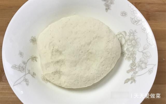 香喷喷|一棵白菜,两碗面,烙出皮薄大馅,香喷喷的白菜饼,真香