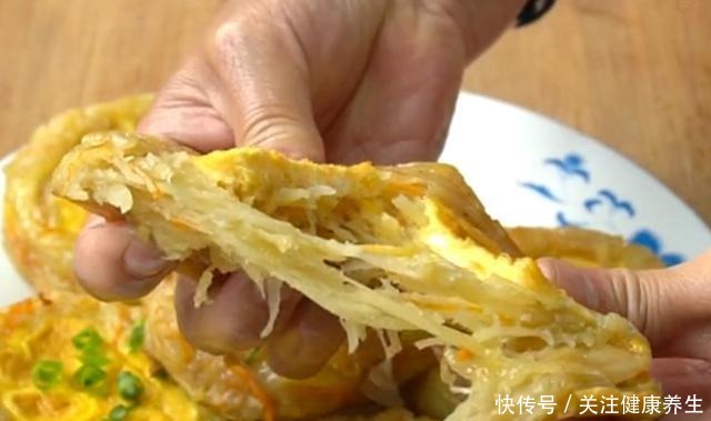 鸡蛋|土豆和鸡蛋这样做太香了,不炒也不炖,少油健康又营养,孩子爱吃