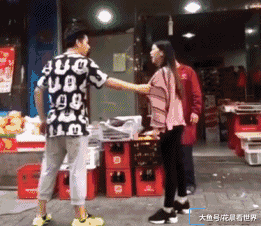 穿高|搞笑GIF:妹子的烦恼,穿高跟就是麻烦呀
