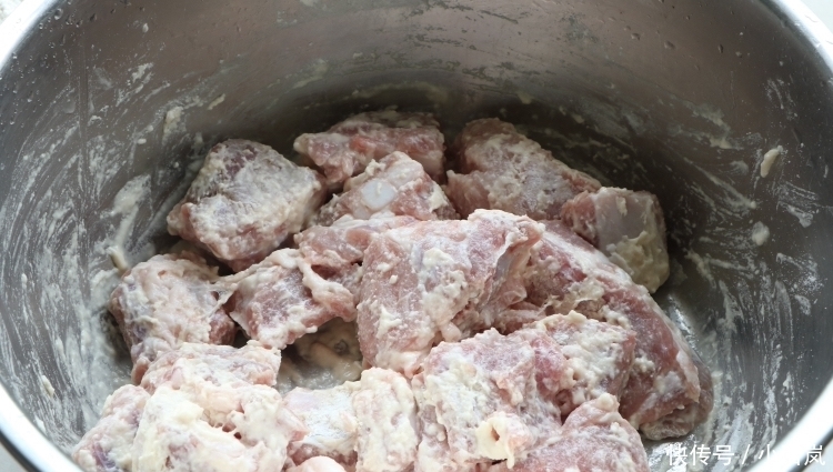 加油|天热排骨别再炖了,教你懒人吃法,不加油不加水,出锅瞬间就吃光