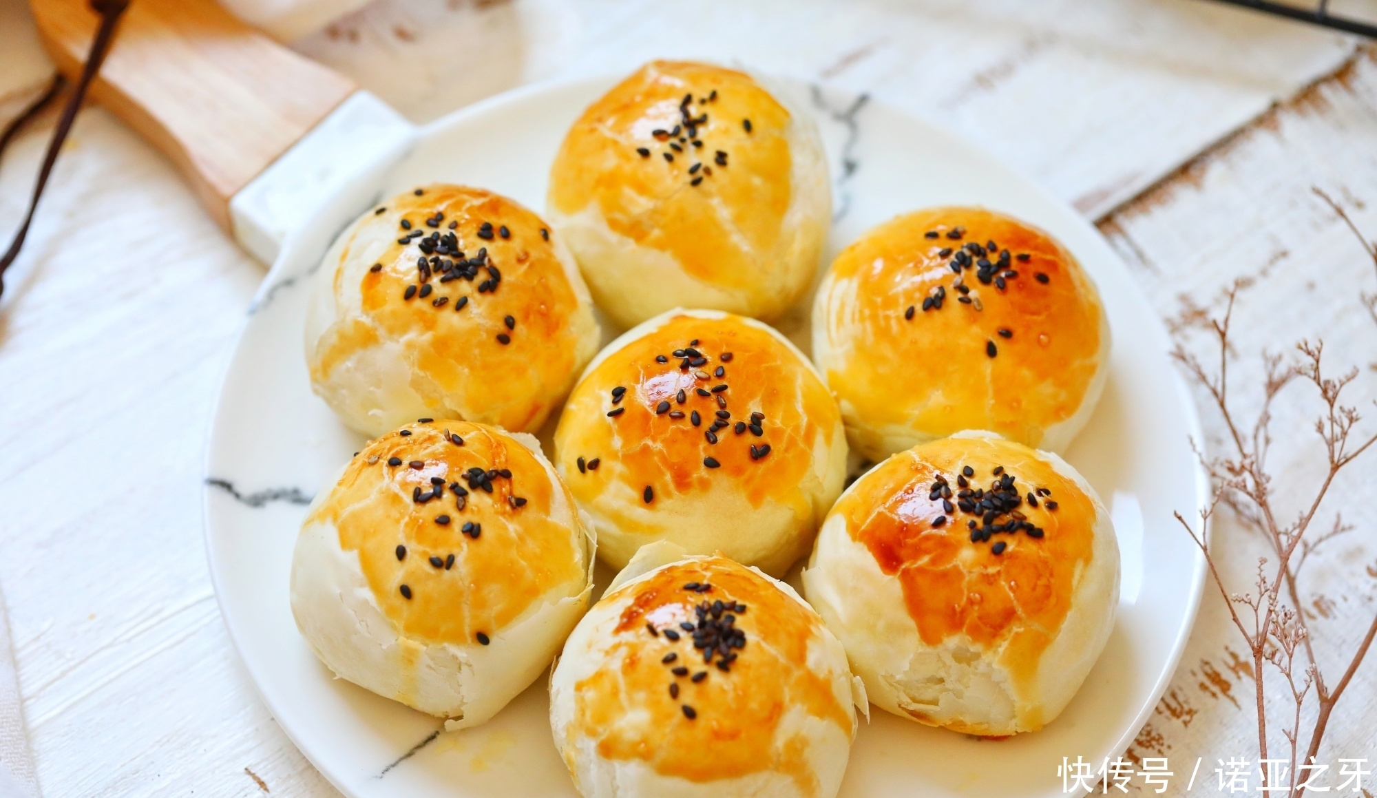 层次分明|中秋将至,它比月饼还好吃,烘焙店都卖疯了,层次分明一碰就掉渣