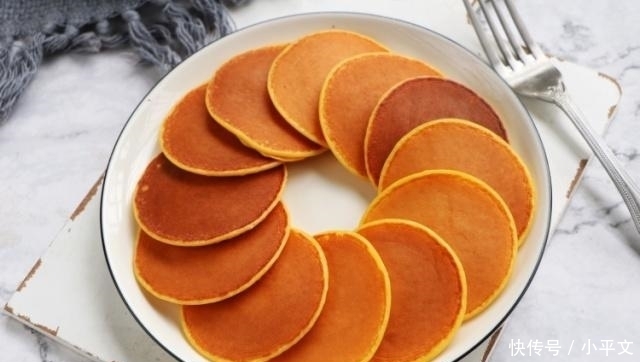 教程|酸奶松饼制作教程,不用烤箱,不用油不用水,蓬松又香软