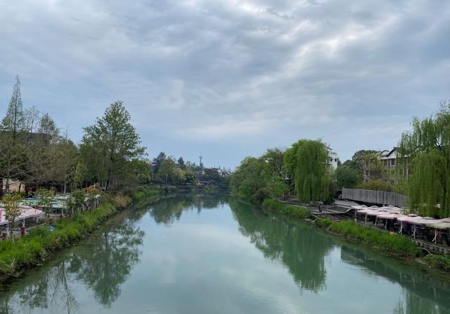 水乡|成都一座热闹的水乡古镇,小桥流水清凉宜人,正吸引越来越多人来