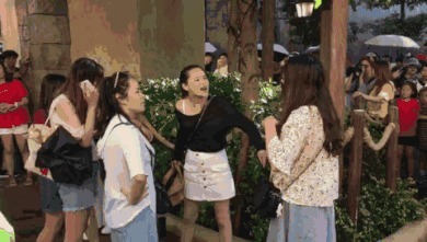 男童|女医生泳池内被13岁男童性骚扰，事后被人肉，导致自杀网友怒了