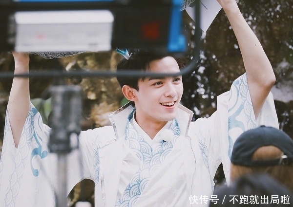  下期|《奔跑吧》收视率稳了，下期嘉宾阵容强大，蔡徐坤再次撕名牌