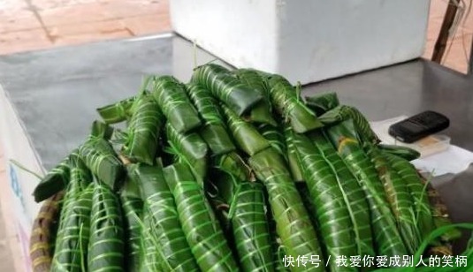 顾客|大婶甩卖“绿条”小吃,1元一个,日卖500个,顾客不吃难受!