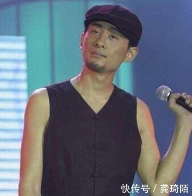  击败|击败凤凰传奇，草根歌手阿宝翻车后退隐歌坛，现在变成软饭男