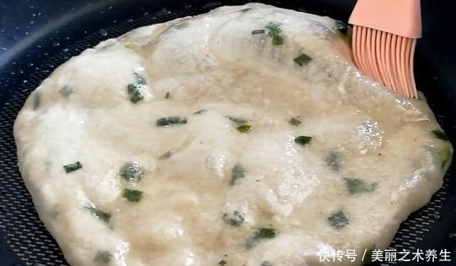 宅在家里跟|烙饼柔软多层有诀窍,牢记这3步,保证个个香软多层,好吃又筋道