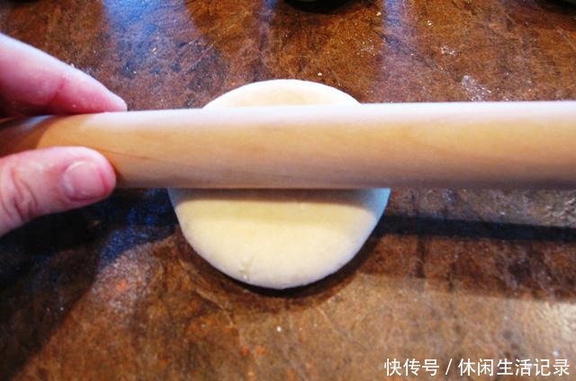 好吃|早餐面包这样做,孩子上学从不赖床,5分钟出锅,简单营养又好吃