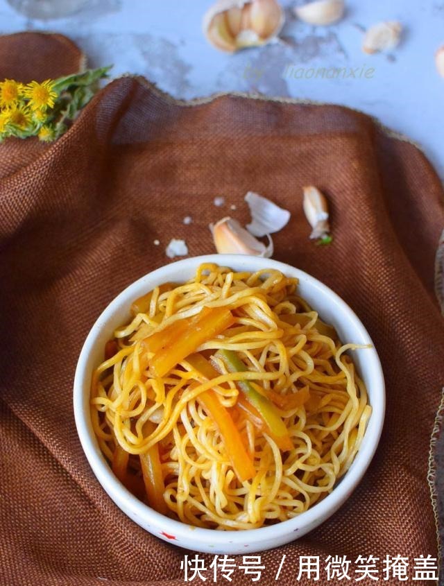 地方叫|用这菜做焖面,老公最爱吃,浓香美味,到了冬天周周都要吃