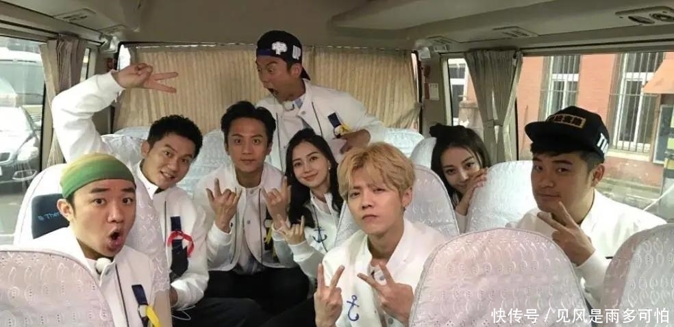 做客|郑恺去王祖蓝家做客,同框看《跑男》,听清谈话内容:忍不住泪目