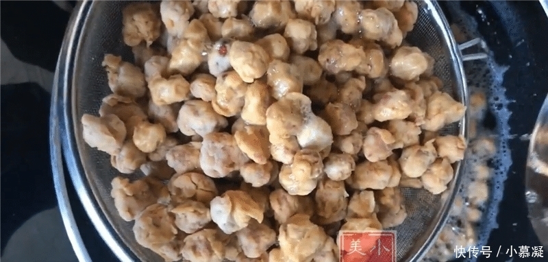 鸡蛋|一碗花生米, 打入2个鸡蛋, 做出来比酒鬼花生还香、还酥脆
