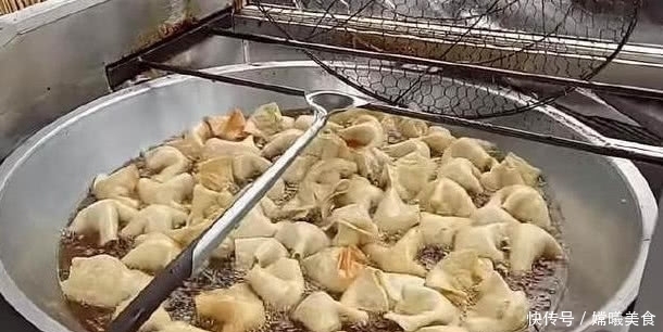 比水|下岗大妈巧卖馄饨,十元一斤生意火爆,食客:比水煮的好吃