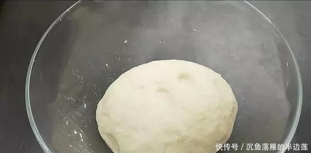 做法|这个“饼”3天不吃就想的慌，金黄酥脆，又香又解馋，做法超简单