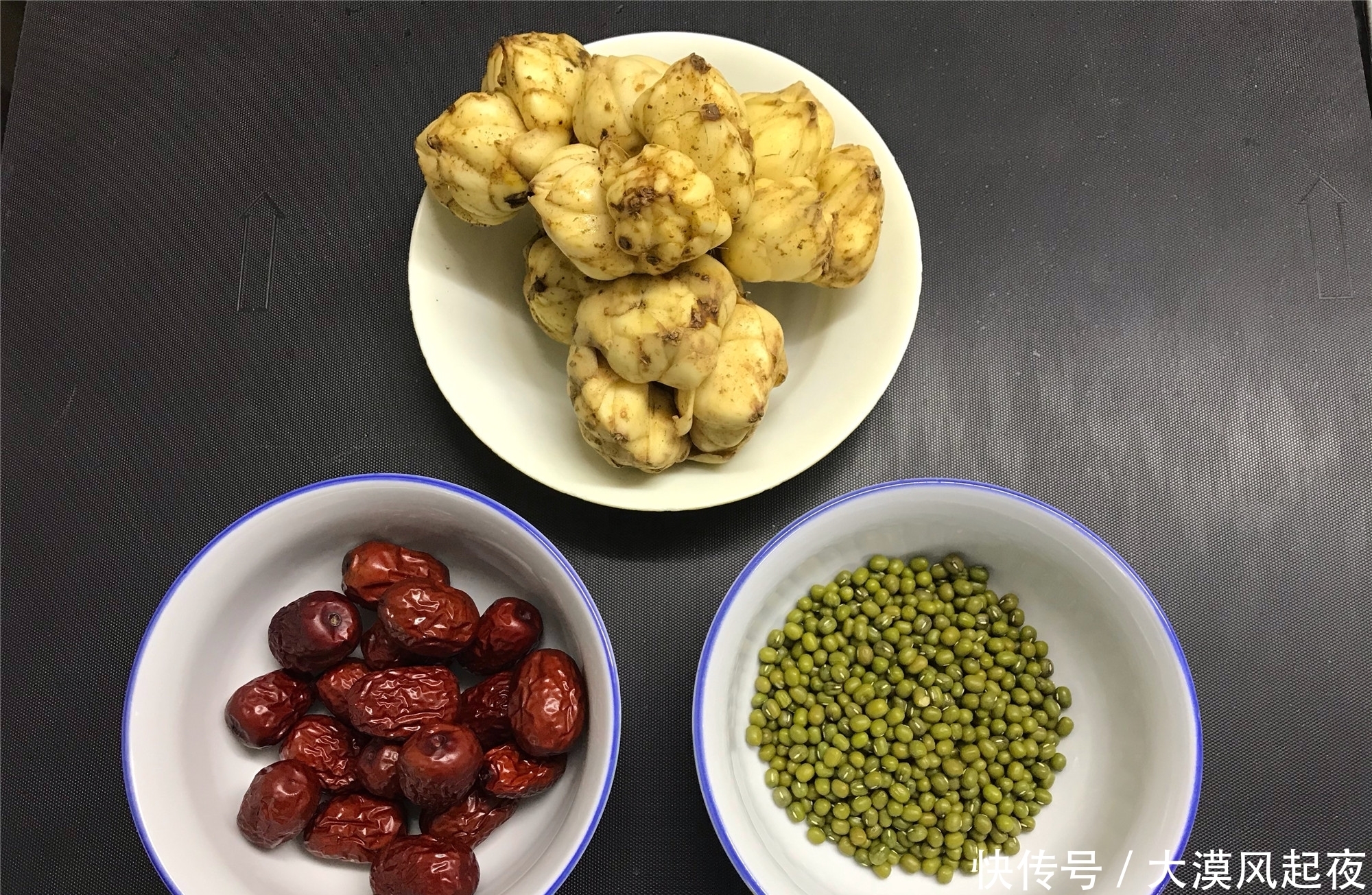 好喝|秋天,百合正当季,加两种食材一起煮,清甜润燥,便宜又好喝