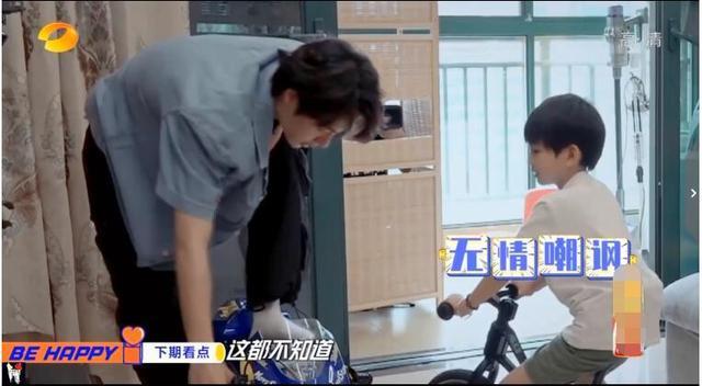  预告|《天天向上》预告，王一博带小孩受3连击超委屈，小孩摔倒显无奈