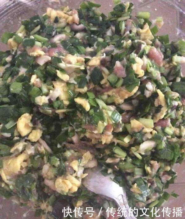 摆摊|中国姑娘在英国摆摊卖小吃,1天卖500份,老外太好吃了