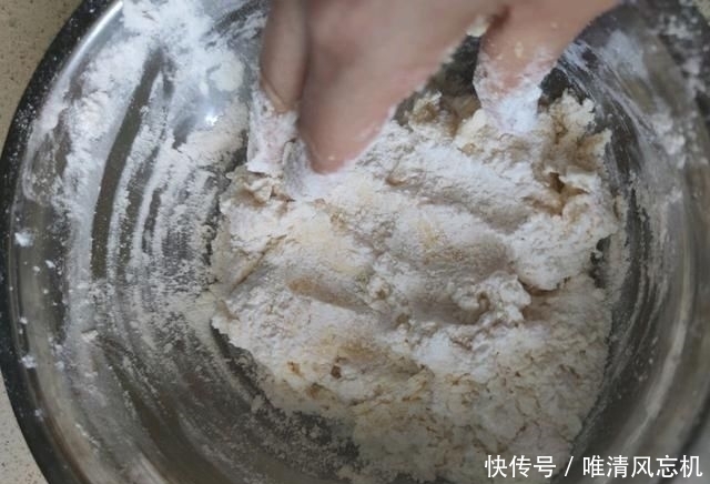  秒杀|「港式酥皮菠萝包」的做法+配方，外皮酥脆，内里松软，秒杀餐厅