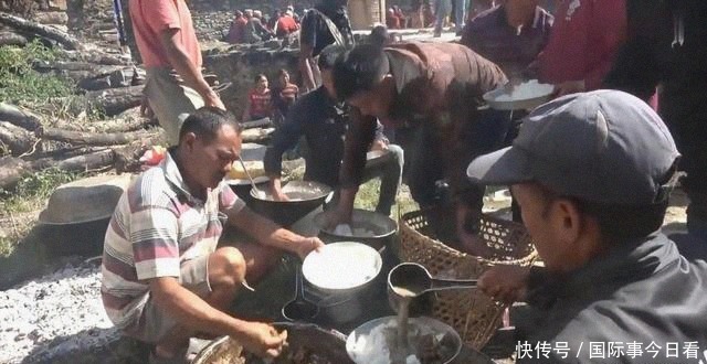 米饭|尼泊尔农村大型酒席,场面壮观,只吃一个菜咖喱羊肉配米饭
