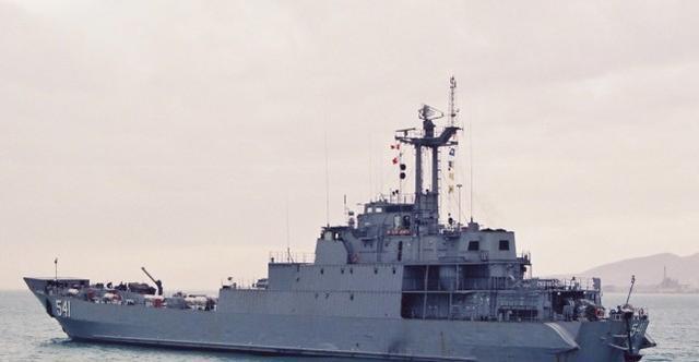 大风|印尼登陆舰没扛住4米高海浪被打沉了!大风与火灾,谁更恐怖呢?