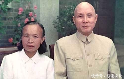 总理|他是四野副政委,建国后高居副总理,看起来却像个老农民