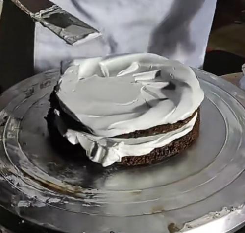 生意|印度街边的露天蛋糕房,老板娘手艺太好,没有店面一样生意火爆