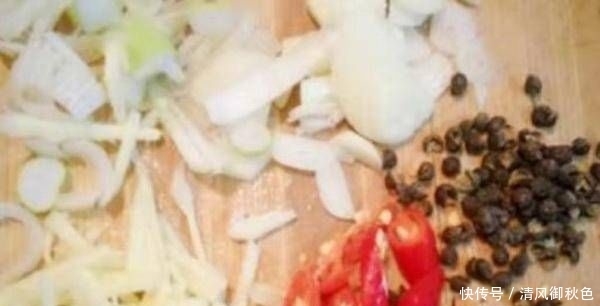 美味的凉拌|凉拌藕片就是这样,莲藕片洁白酥脆酸甜可口