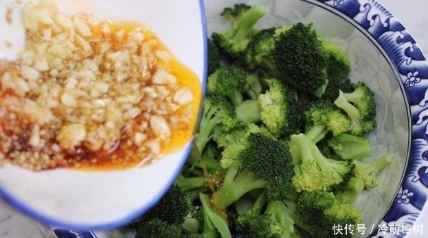翠绿|吃西兰花不要再焯水,只需这一招,颜色翠绿,味道爽脆,营养好吃