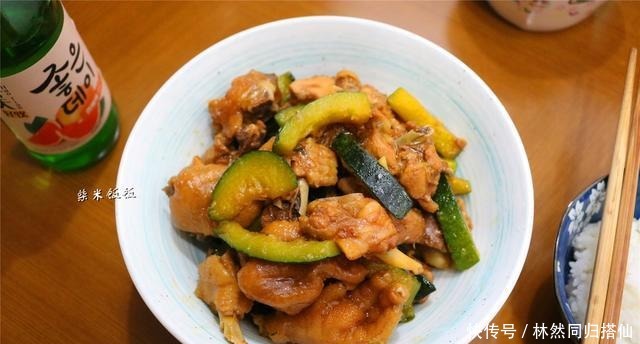 南瓜炖小鸡|鸡肉和它是绝配，可惜很多人没吃过，2元一斤，现在吃正当时