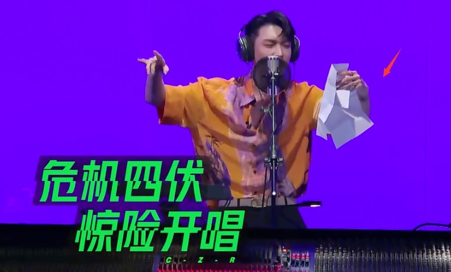  复古|《我是唱作人》预告，张艺兴复古造型抢眼，打“小抄”从小就会