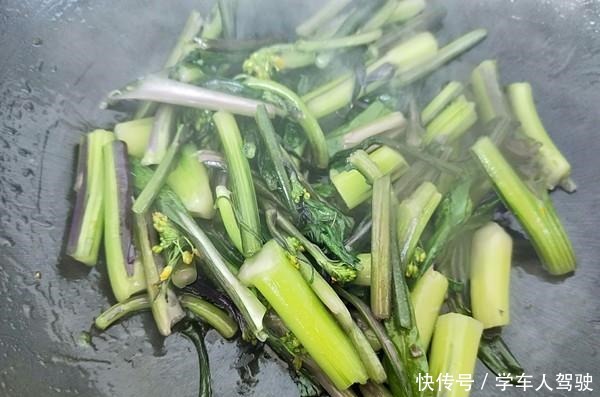  红菜薹|吃它瘦得快，润肠堪比香蕉，1盘相当于跑步半小时，不运动也能瘦