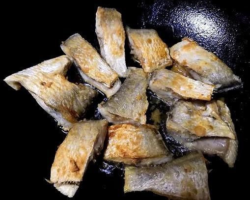宅家|雨天宅家做美食,简单的干煎白鳞鱼吃出小幸福