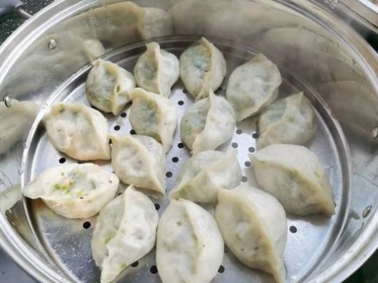  受欢迎|纯素馅饺子好吃有诀窍，调馅时加点它，又鲜又香，比肉饺子受欢迎