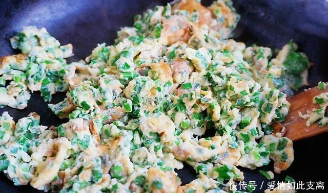 韭菜|韭菜新吃法，5分钟做好一盘开胃菜，做法简单，家人爱吃