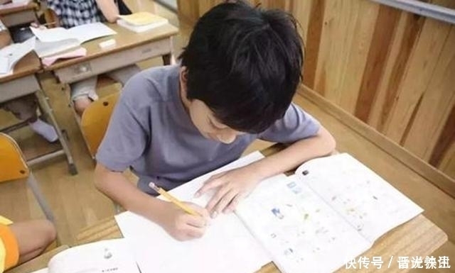 上课|熊孩子上课捣蛋被罚抄姓名100遍，孩子不怒反笑也不看看我叫啥