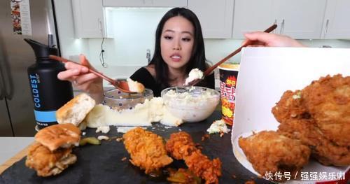 鸡腿|大胃王直播出现失误,桌上的鸡腿“出卖”她,网友:原来是障眼法