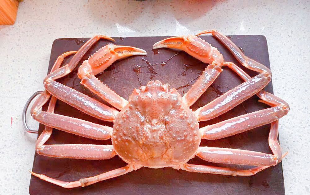 真肥|花150元买的一只螃蟹,真肥,还以为赚到,煮后掰开没勇气下嘴