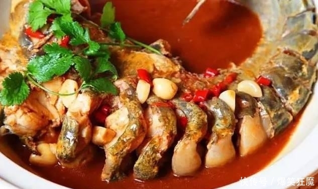 家常菜|简单家常菜:家常白油丝瓜,玉米面芹菜叶,砂锅土鲶鱼,银耳沙拉