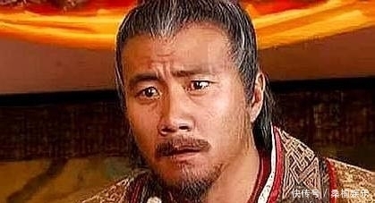 无人|朱元璋走路滑倒，在场大臣无人搀扶，只有一人上前搀扶后被斩杀