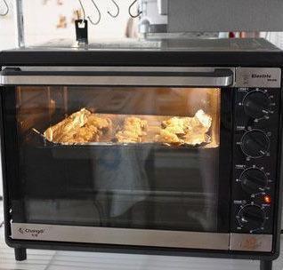  做出|最近，40块钱一斤的鲍鱼火了，一碗蒜蓉配上烤箱做出蒜蓉烤鲍鱼