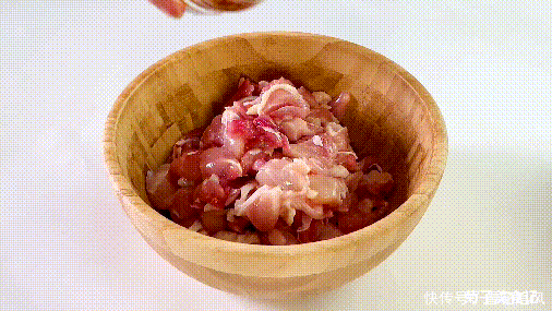 让鸡肉|经典川菜辣子鸡，4个鸡腿做一盘，下酒又下饭，看的流口水