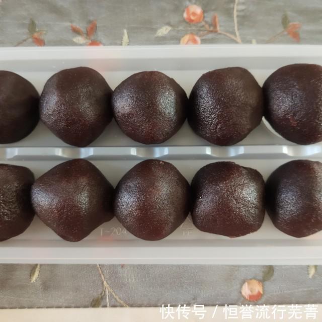 蛋黄|蛋黄酥,自己做的吃着更健康