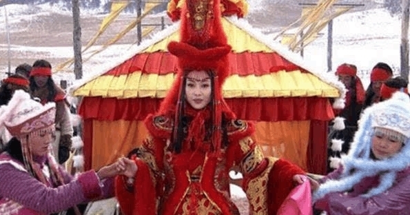 山中|公主和亲半路怀孕, 被王子退亲后, 带着随从在山中新建了一国家