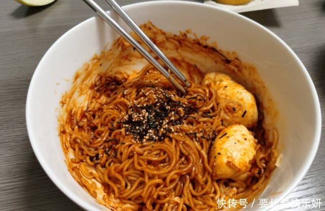 剑客|康师傅放出“狠招”,隆重推出“泡面四剑客”,销量实现大逆袭!