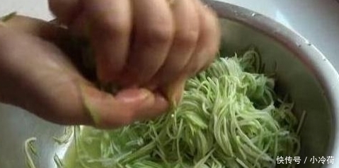 做法|用“它”包饺子,做法简单,口感鲜嫩多汁,端上餐桌后,家人抢着吃