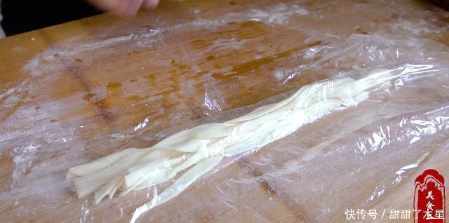 神奇|这个饼太神奇,轻轻一扯千丝万缕,脆的脆软的软,味道超棒