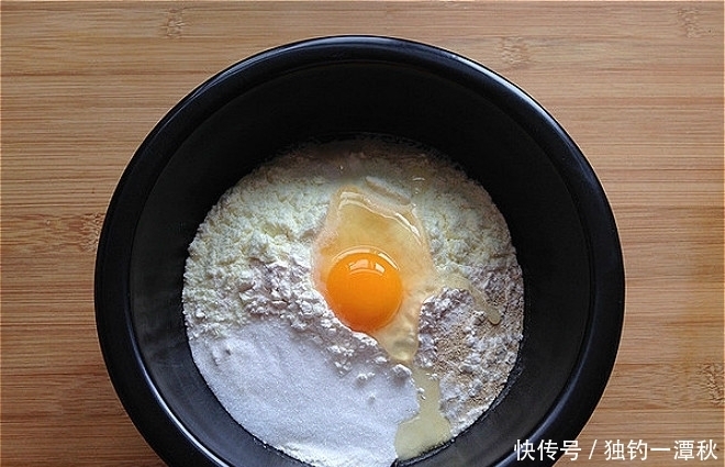 奶香|教你做奶香小馒头,不加一滴油和水,一个平底锅就搞定